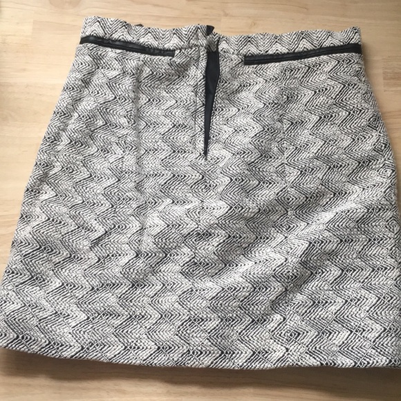 Zig-zag pattern skirt - Picture 2 of 3